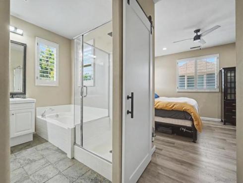 73 Westwind Dr , Tustin, CA