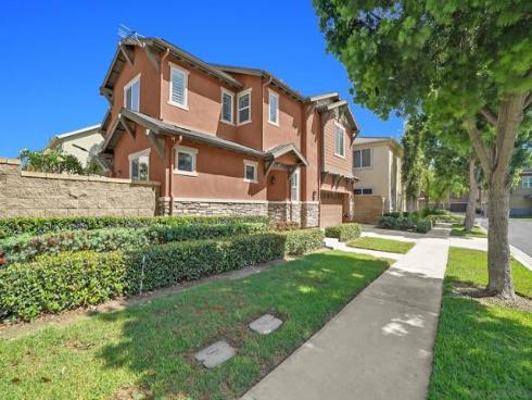 73 Westwind Dr , Tustin, CA