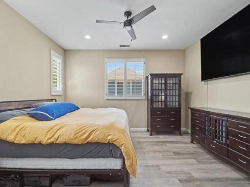 73 Westwind Dr , Tustin, CA