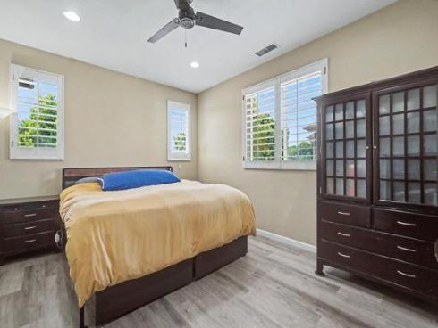 73 Westwind Dr , Tustin, CA