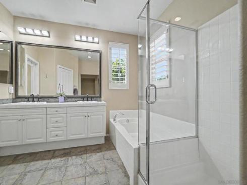 73 Westwind Dr , Tustin, CA