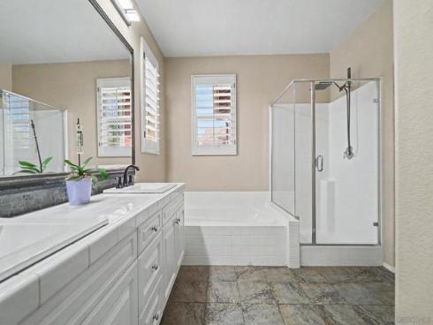 73 Westwind Dr , Tustin, CA
