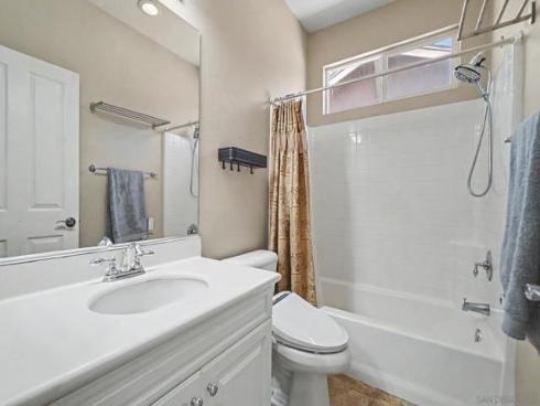 73 Westwind Dr , Tustin, CA