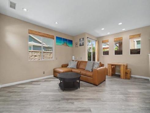 73 Westwind Dr , Tustin, CA