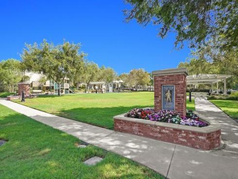 73 Westwind Dr , Tustin, CA