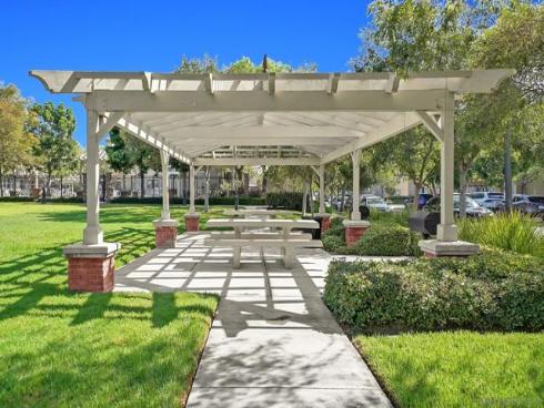 73 Westwind Dr , Tustin, CA