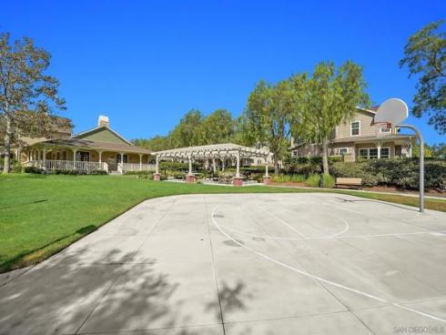 73 Westwind Dr , Tustin, CA