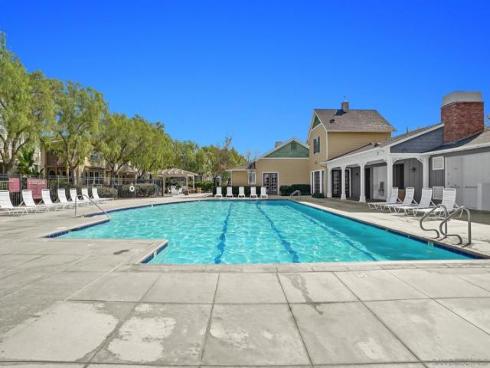 73 Westwind Dr , Tustin, CA