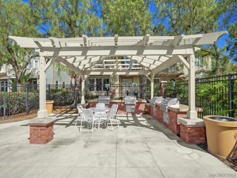 73 Westwind Dr , Tustin, CA