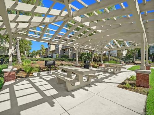 73 Westwind Dr , Tustin, CA