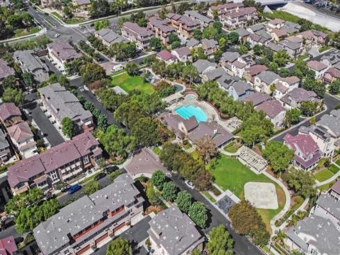 73 Westwind Dr , Tustin, CA