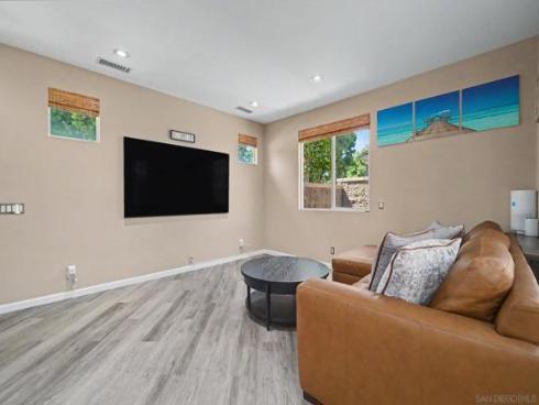73 Westwind Dr , Tustin, CA