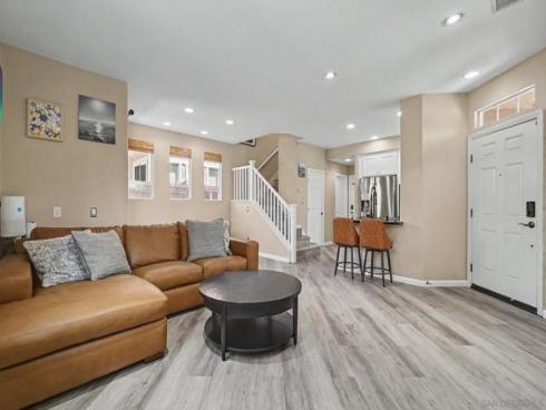 73 Westwind Dr , Tustin, CA