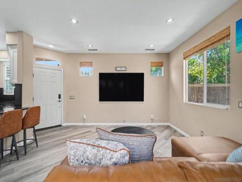 73 Westwind Dr , Tustin, CA