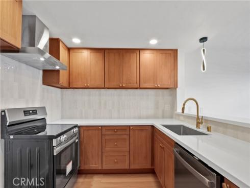 655 W 6th A , Tustin, CA