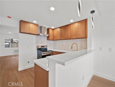 655 W 6th A , Tustin, CA