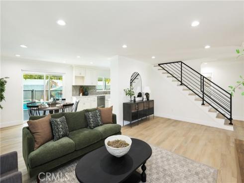 13631 University , Westminster, CA